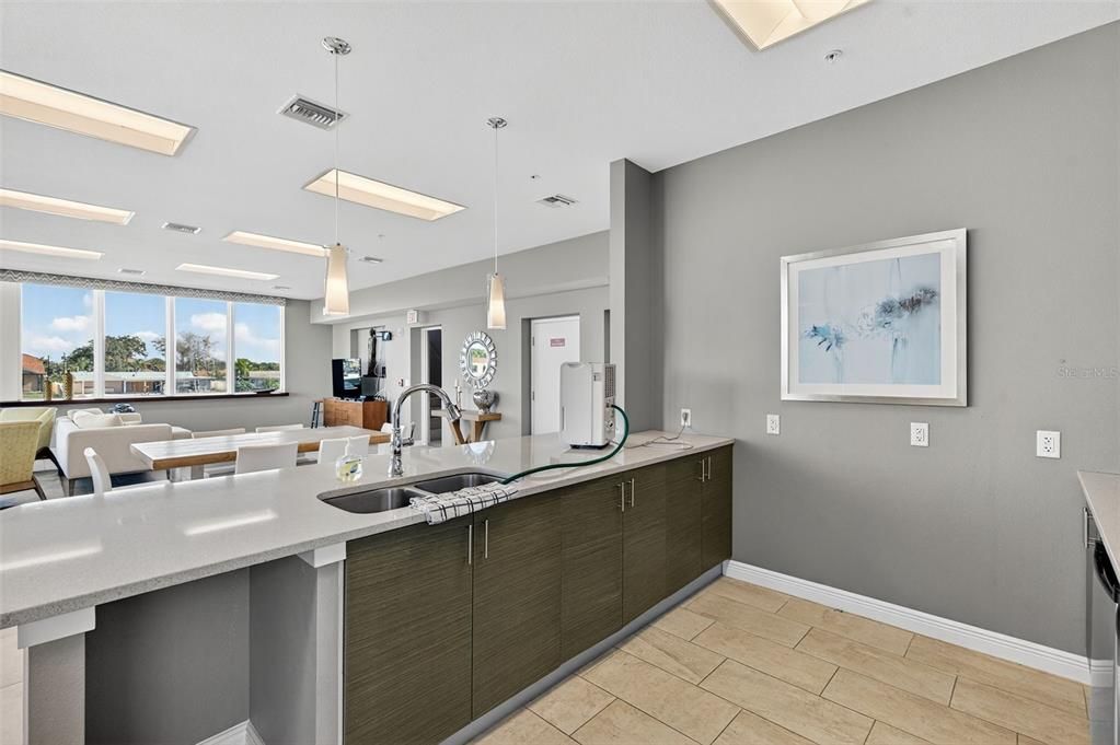 For Sale: $550,000 (2 beds, 2 baths, 1370 Square Feet)