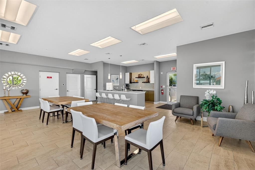 For Sale: $550,000 (2 beds, 2 baths, 1370 Square Feet)