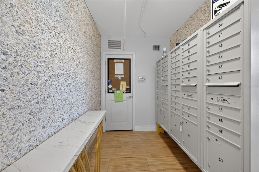 For Sale: $550,000 (2 beds, 2 baths, 1370 Square Feet)