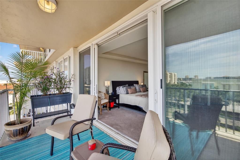 For Sale: $550,000 (2 beds, 2 baths, 1370 Square Feet)