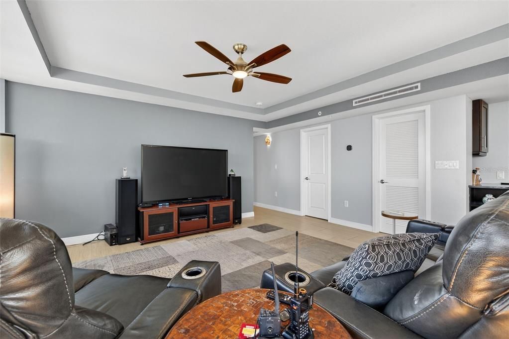For Sale: $550,000 (2 beds, 2 baths, 1370 Square Feet)