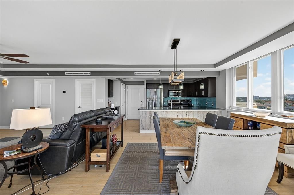 For Sale: $550,000 (2 beds, 2 baths, 1370 Square Feet)