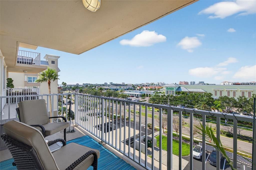 For Sale: $550,000 (2 beds, 2 baths, 1370 Square Feet)