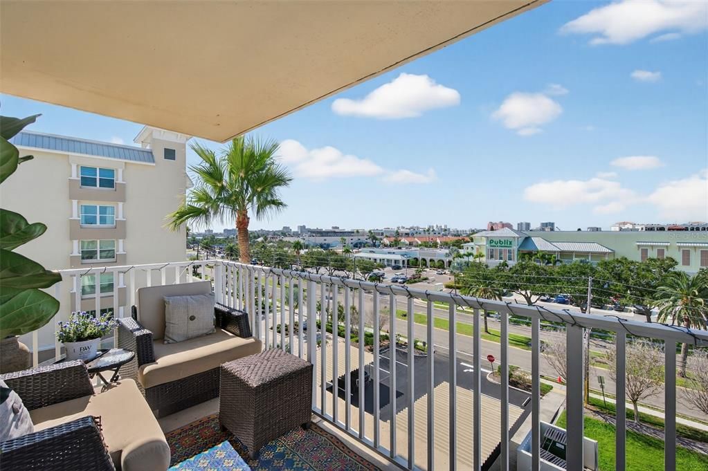 For Sale: $550,000 (2 beds, 2 baths, 1370 Square Feet)