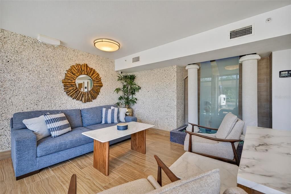 For Sale: $550,000 (2 beds, 2 baths, 1370 Square Feet)