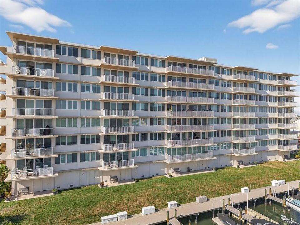 For Sale: $550,000 (2 beds, 2 baths, 1370 Square Feet)