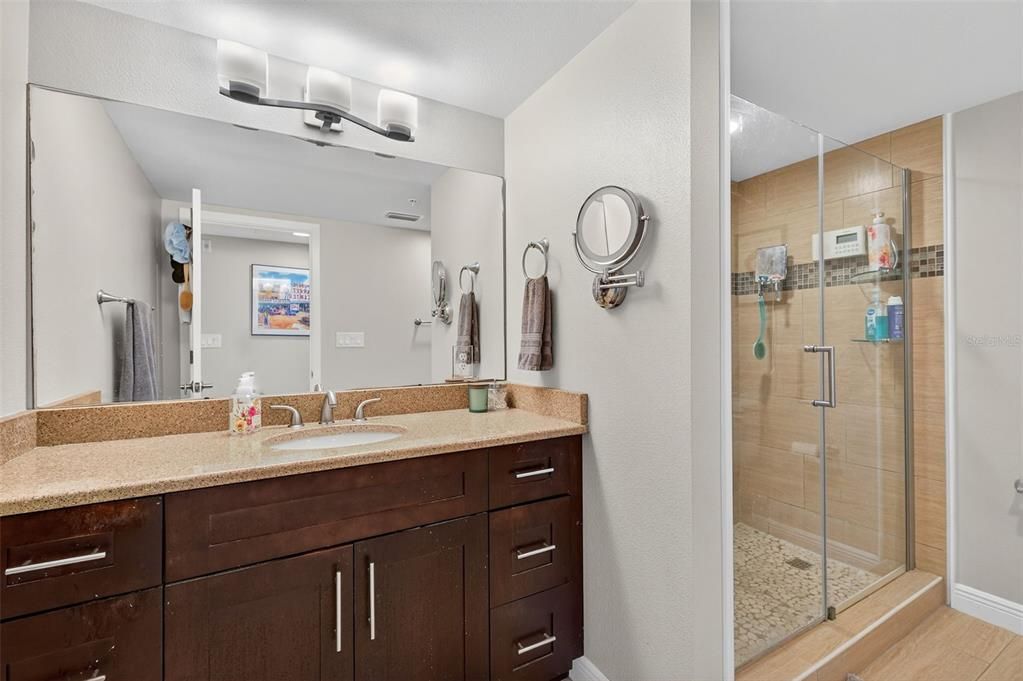 For Sale: $550,000 (2 beds, 2 baths, 1370 Square Feet)