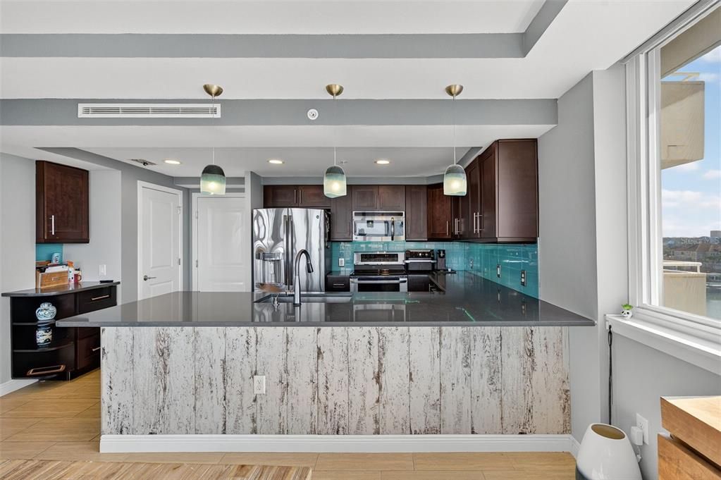 For Sale: $550,000 (2 beds, 2 baths, 1370 Square Feet)