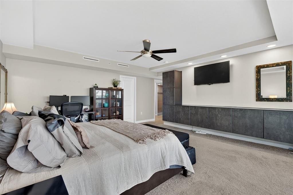 For Sale: $550,000 (2 beds, 2 baths, 1370 Square Feet)