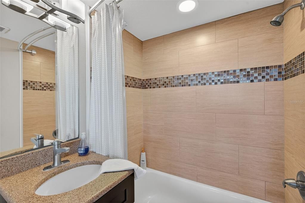 For Sale: $550,000 (2 beds, 2 baths, 1370 Square Feet)