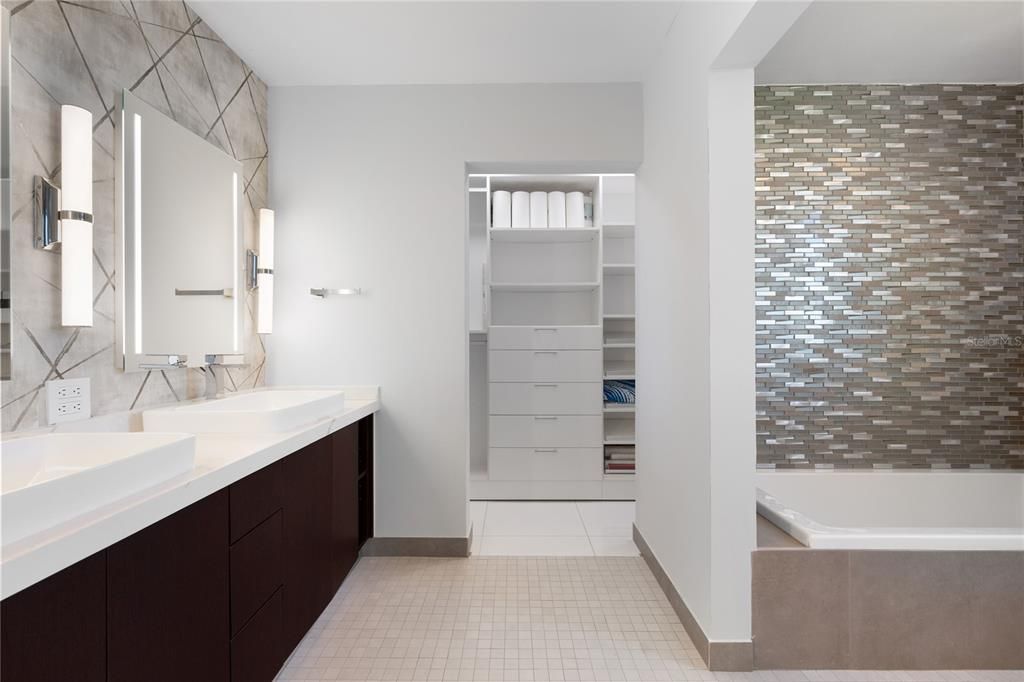 待售: $1,395,000 (2 贝兹, 2 浴室, 1800 平方英尺)