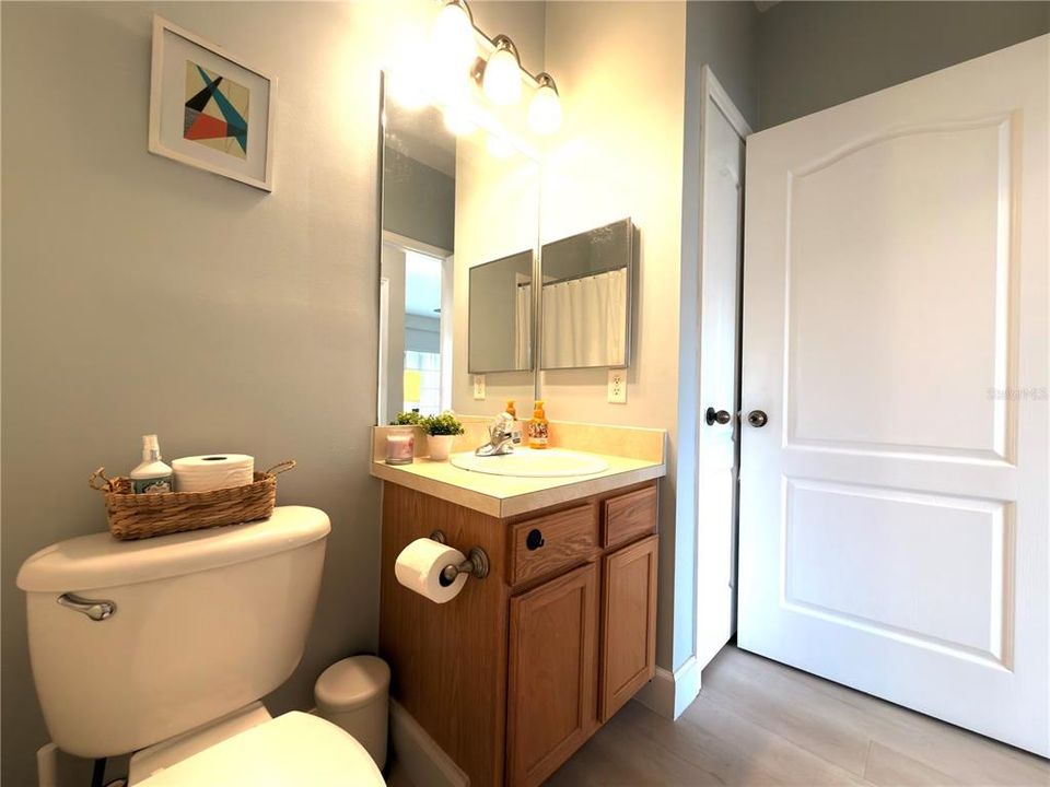 На продажу: $200,000 (2 спален, 2 ванн, 1107 Квадратных фут)