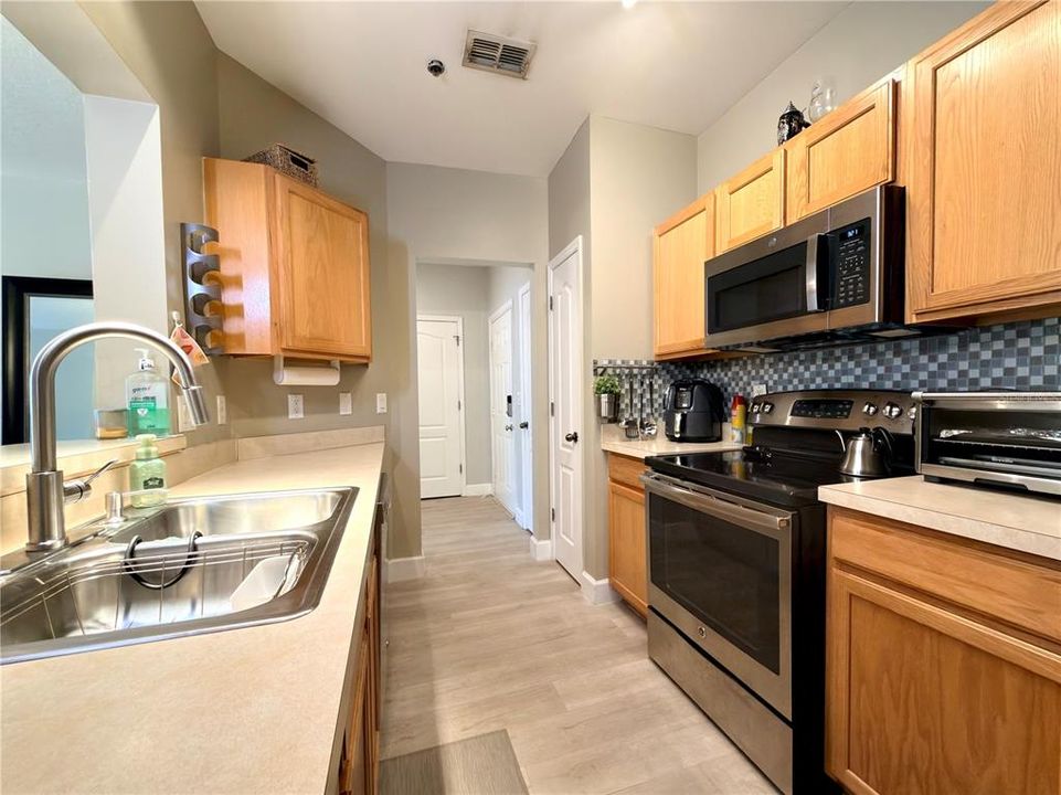 На продажу: $200,000 (2 спален, 2 ванн, 1107 Квадратных фут)