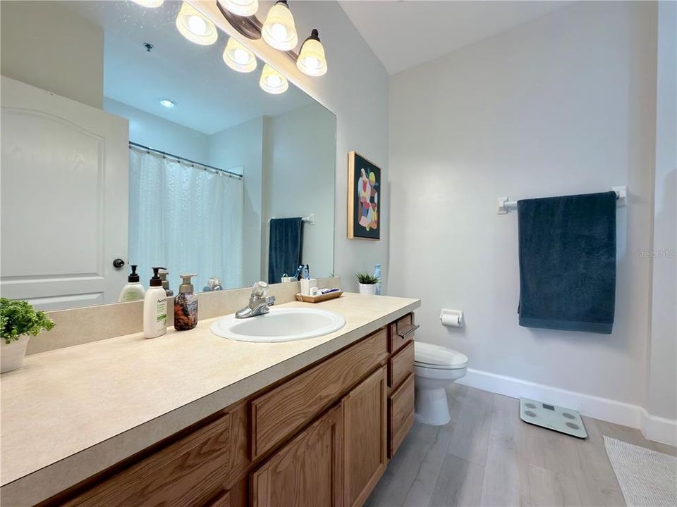 На продажу: $200,000 (2 спален, 2 ванн, 1107 Квадратных фут)