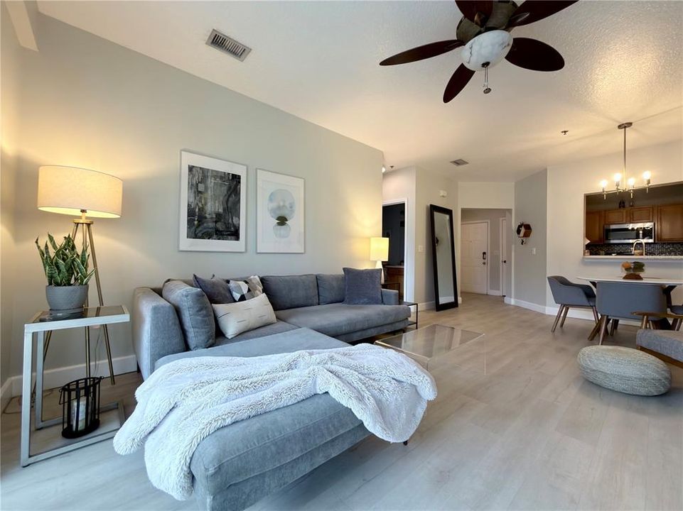 На продажу: $200,000 (2 спален, 2 ванн, 1107 Квадратных фут)