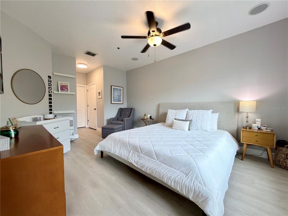 На продажу: $200,000 (2 спален, 2 ванн, 1107 Квадратных фут)