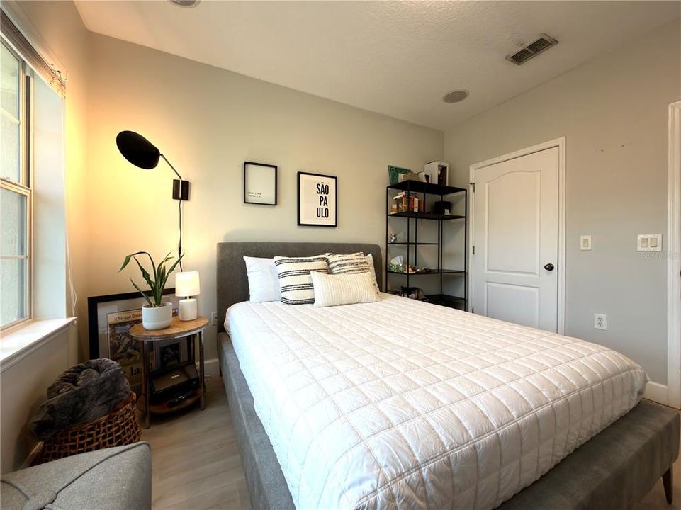 На продажу: $200,000 (2 спален, 2 ванн, 1107 Квадратных фут)