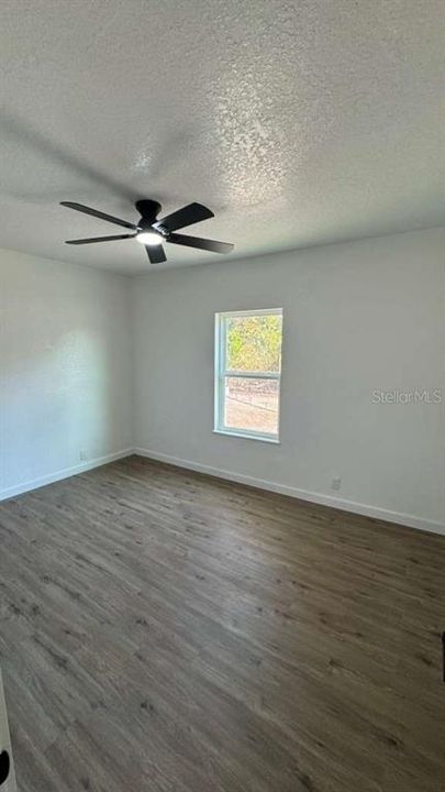 合同活跃: $345,000 (4 贝兹, 2 浴室, 1342 平方英尺)