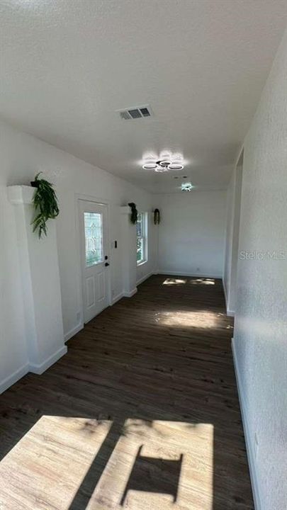 合同活跃: $345,000 (4 贝兹, 2 浴室, 1342 平方英尺)