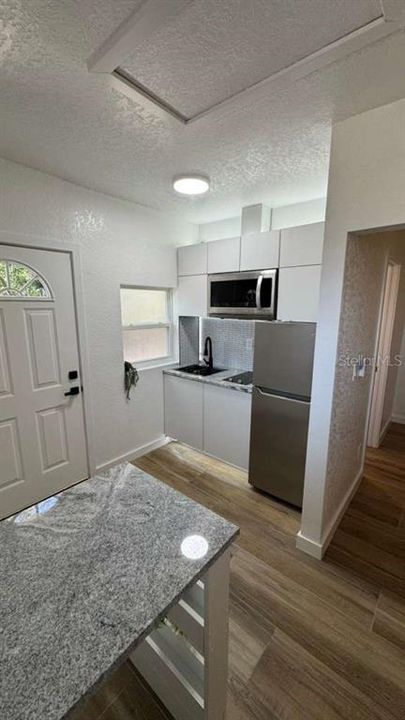 合同活跃: $345,000 (4 贝兹, 2 浴室, 1342 平方英尺)