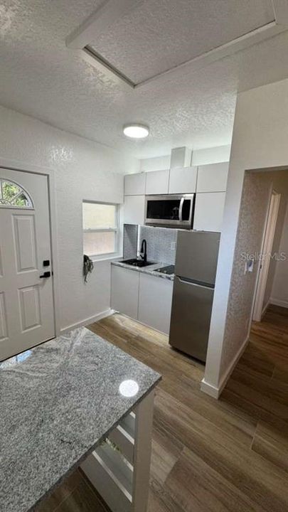 合同活跃: $345,000 (4 贝兹, 2 浴室, 1342 平方英尺)