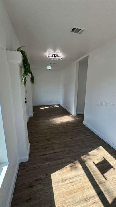 合同活跃: $345,000 (4 贝兹, 2 浴室, 1342 平方英尺)