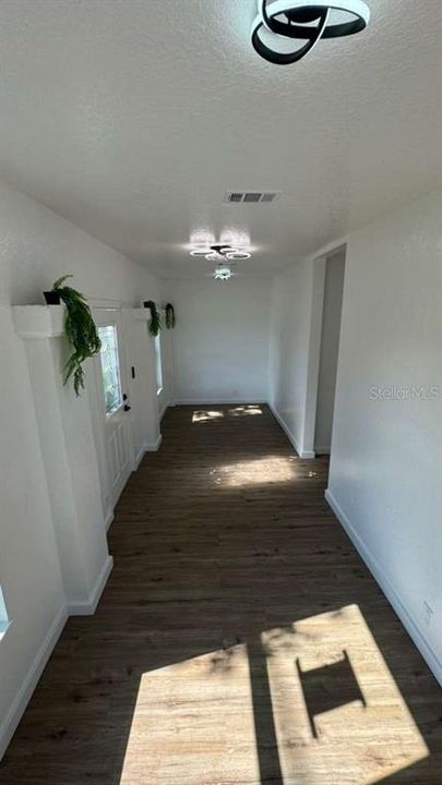 合同活跃: $345,000 (4 贝兹, 2 浴室, 1342 平方英尺)