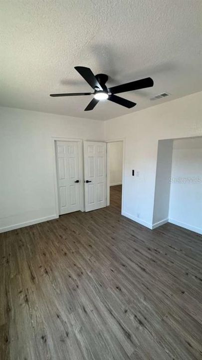 合同活跃: $345,000 (4 贝兹, 2 浴室, 1342 平方英尺)