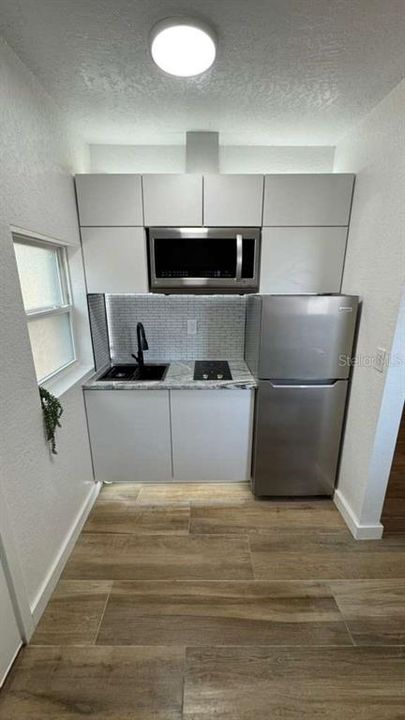 合同活跃: $345,000 (4 贝兹, 2 浴室, 1342 平方英尺)