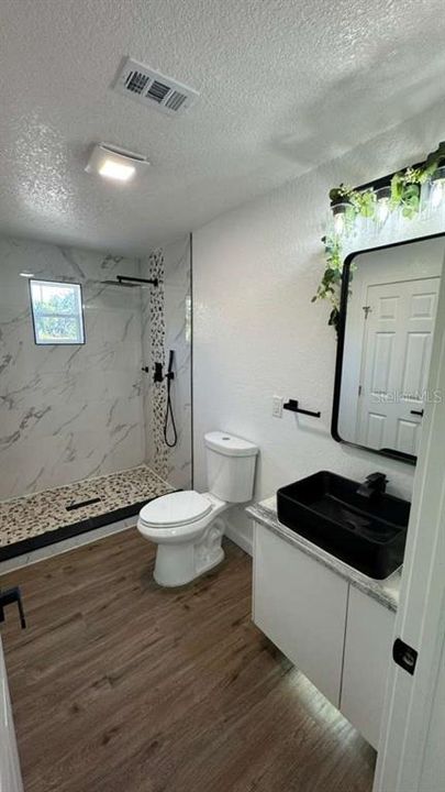 合同活跃: $345,000 (4 贝兹, 2 浴室, 1342 平方英尺)