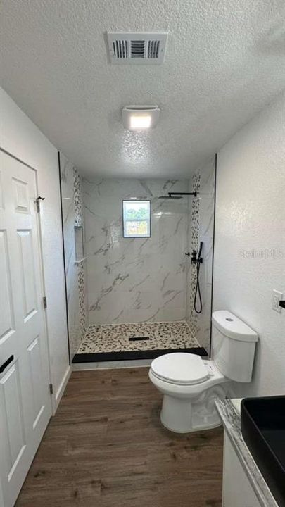 合同活跃: $345,000 (4 贝兹, 2 浴室, 1342 平方英尺)