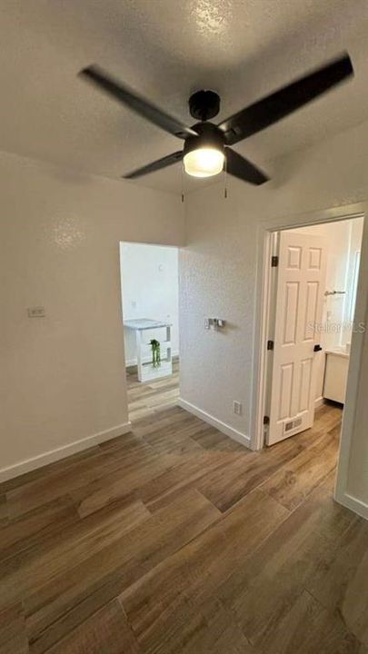 合同活跃: $345,000 (4 贝兹, 2 浴室, 1342 平方英尺)