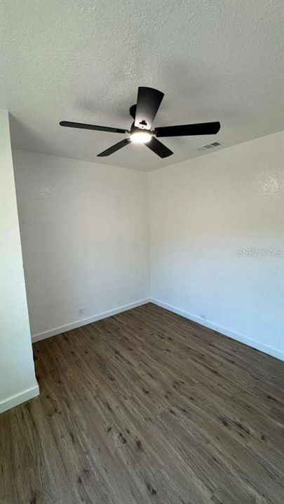 合同活跃: $345,000 (4 贝兹, 2 浴室, 1342 平方英尺)