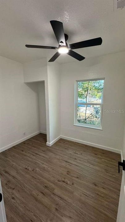 合同活跃: $345,000 (4 贝兹, 2 浴室, 1342 平方英尺)