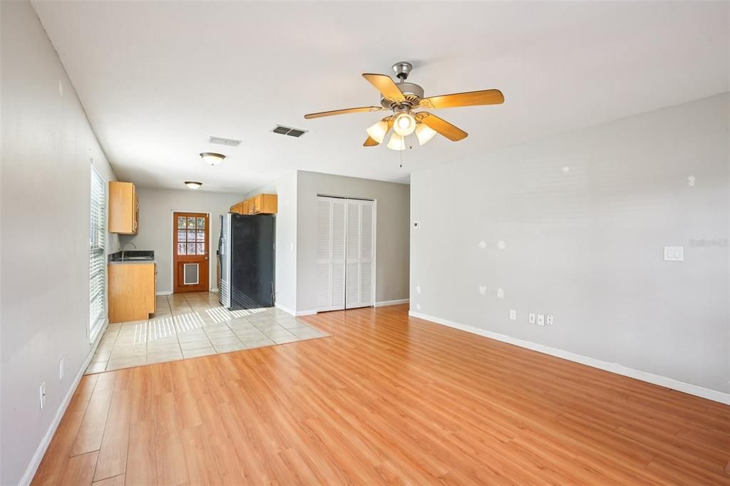 For Sale: $375,000 (3 beds, 2 baths, 1122 Square Feet)