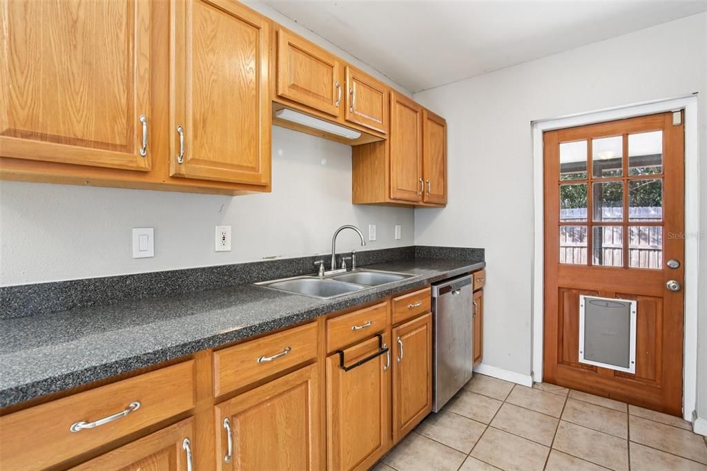 For Sale: $375,000 (3 beds, 2 baths, 1122 Square Feet)