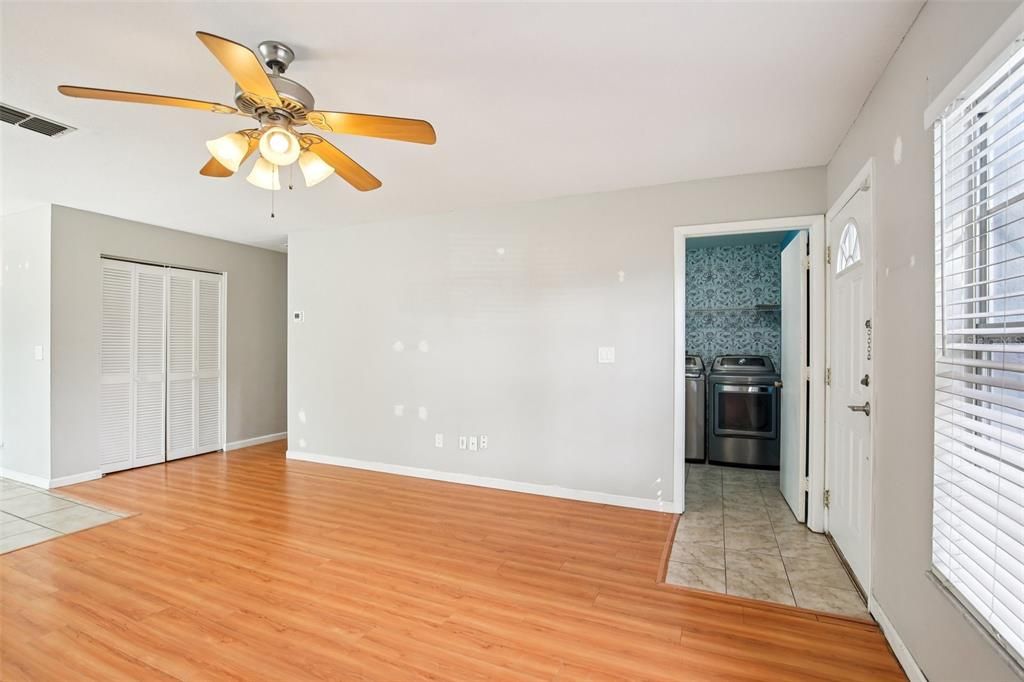 For Sale: $375,000 (3 beds, 2 baths, 1122 Square Feet)