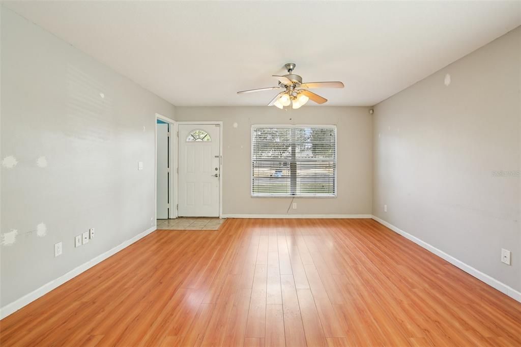 For Sale: $375,000 (3 beds, 2 baths, 1122 Square Feet)