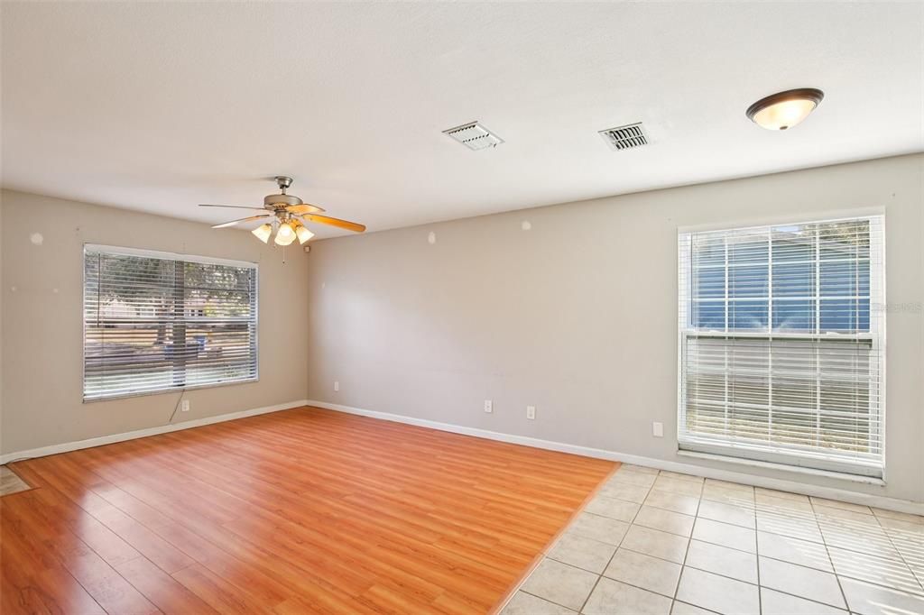 For Sale: $375,000 (3 beds, 2 baths, 1122 Square Feet)