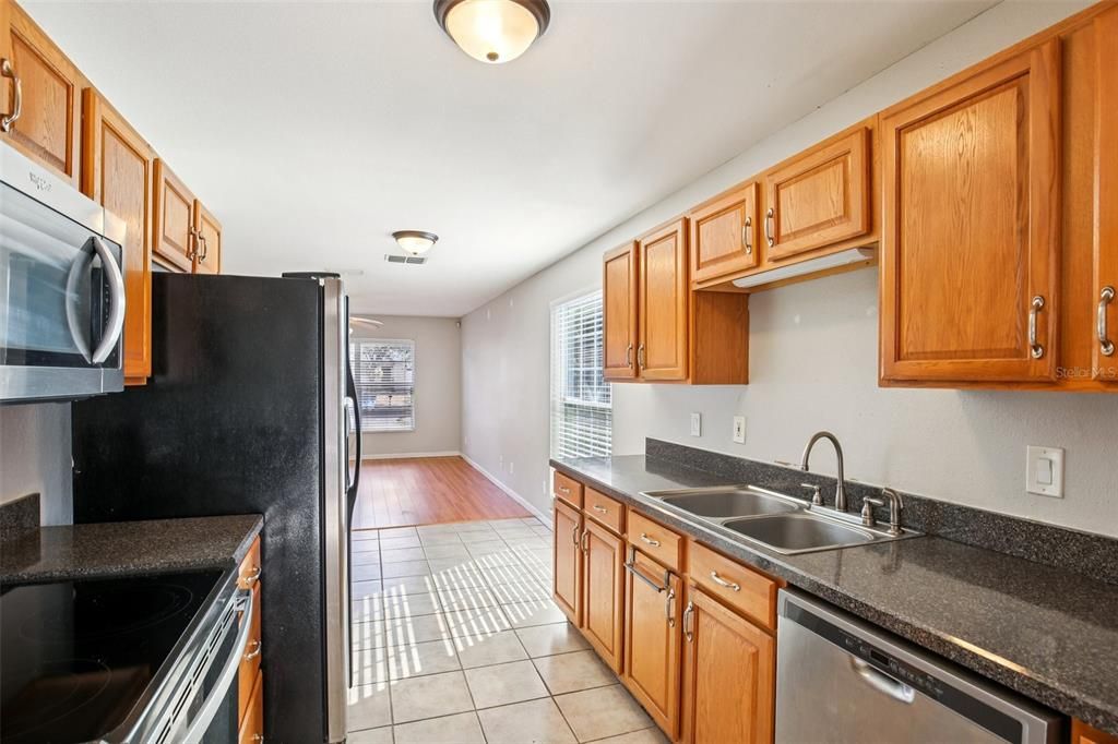 For Sale: $375,000 (3 beds, 2 baths, 1122 Square Feet)