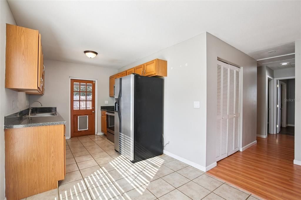 For Sale: $375,000 (3 beds, 2 baths, 1122 Square Feet)