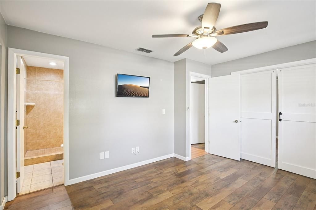 For Sale: $375,000 (3 beds, 2 baths, 1122 Square Feet)