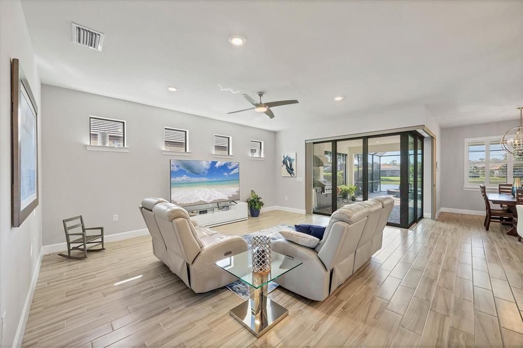 For Sale: $795,000 (2 beds, 2 baths, 1900 Square Feet)