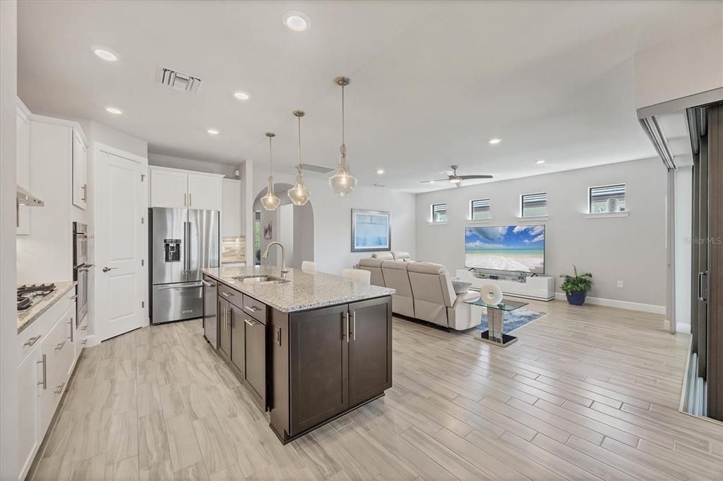 For Sale: $795,000 (2 beds, 2 baths, 1900 Square Feet)