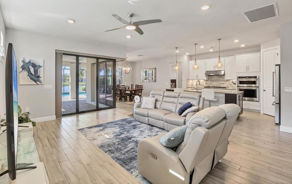 For Sale: $795,000 (2 beds, 2 baths, 1900 Square Feet)