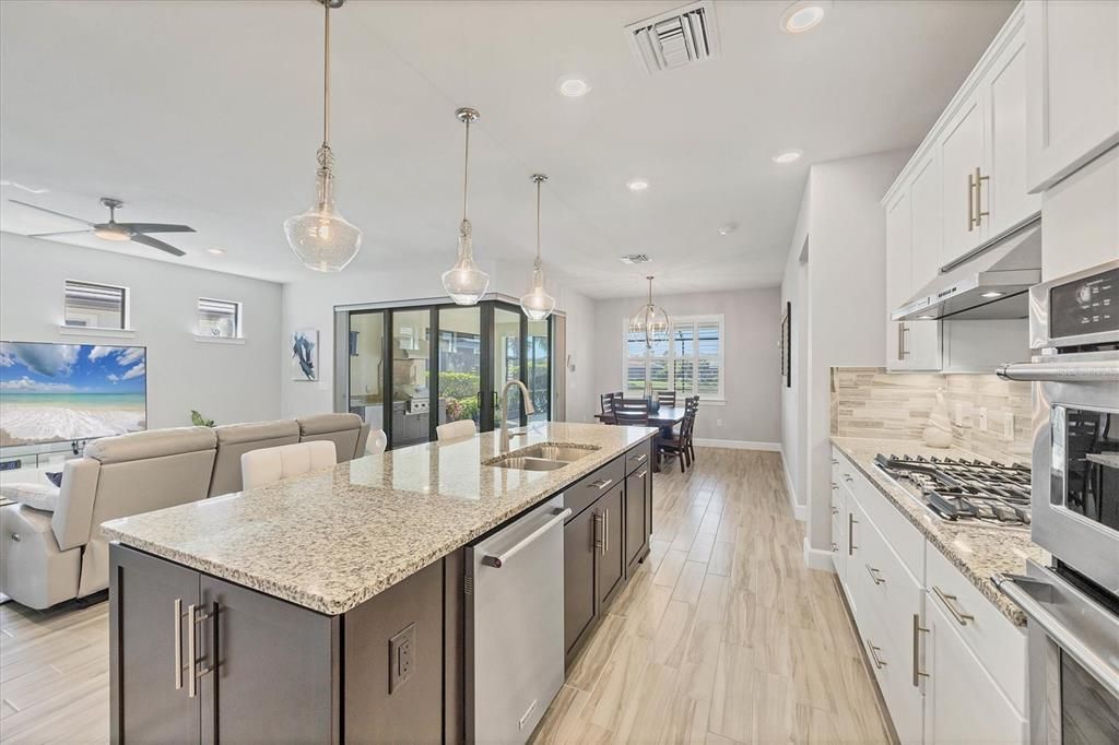 For Sale: $795,000 (2 beds, 2 baths, 1900 Square Feet)