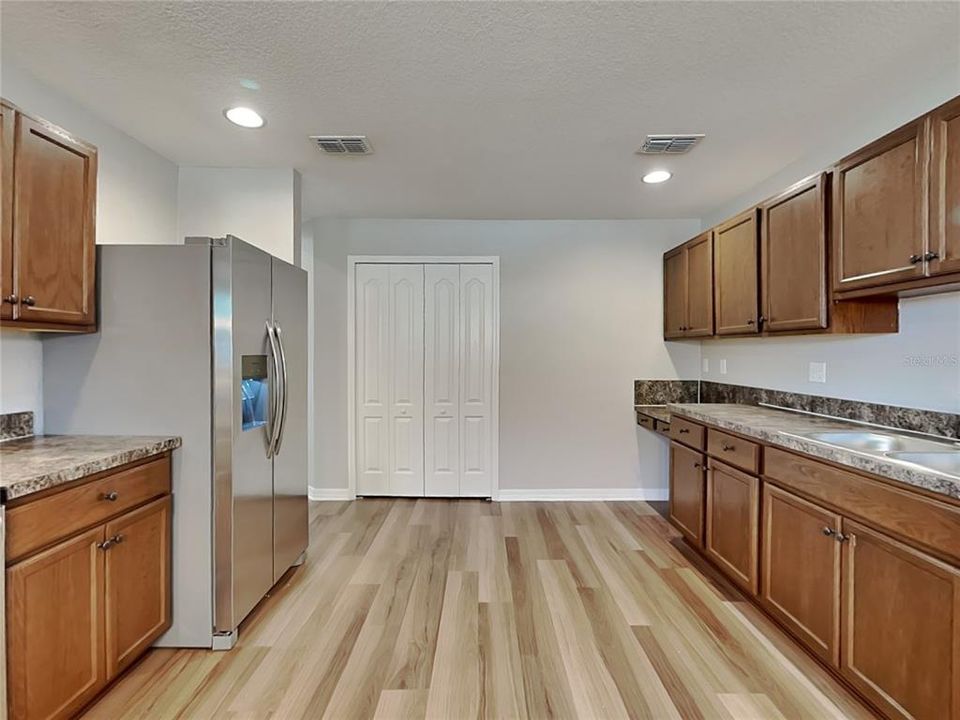 For Rent: $2,049 (3 beds, 2 baths, 1611 Square Feet)