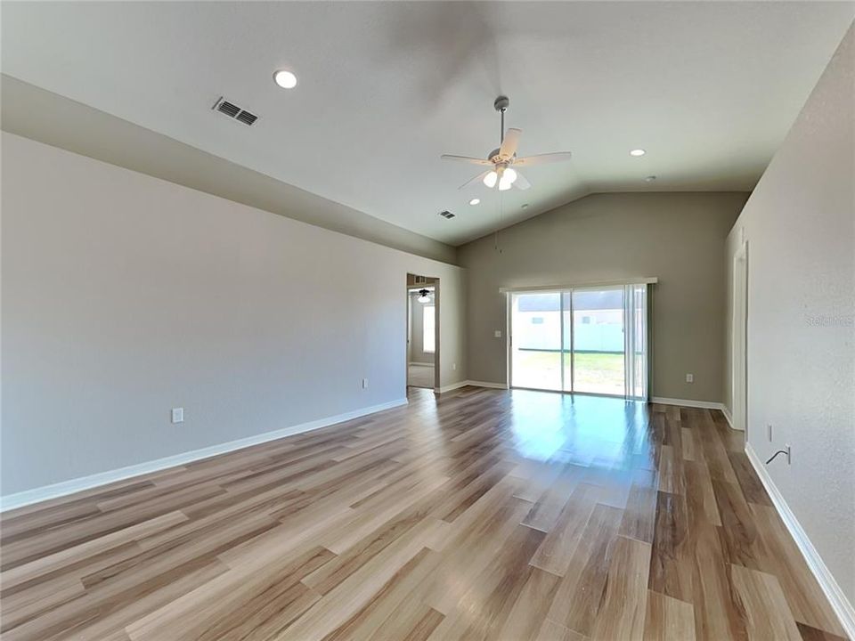 For Rent: $2,049 (3 beds, 2 baths, 1611 Square Feet)