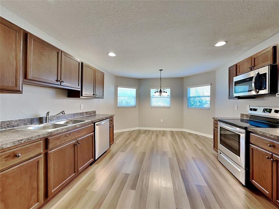 For Rent: $2,049 (3 beds, 2 baths, 1611 Square Feet)