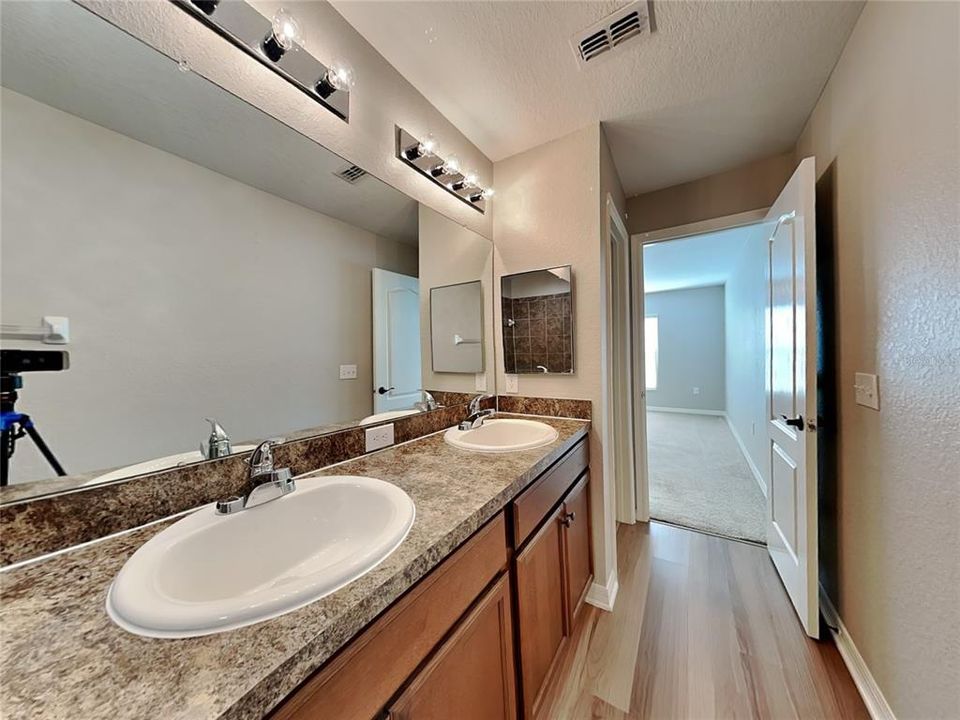 For Rent: $2,049 (3 beds, 2 baths, 1611 Square Feet)